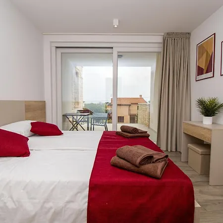 Villa Rosarol Near Medulin For 8 People With Private Pool & Only 800 M From Sea