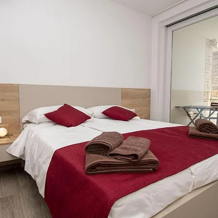 Rosarol Near Medulin For 8 People With Private Pool & Only 800 M From Sea *