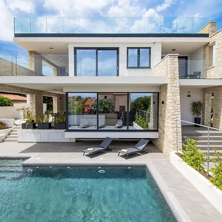 Villa Rosarol Near Medulin For 8 People With Private Pool & Only 800 M From Sea *