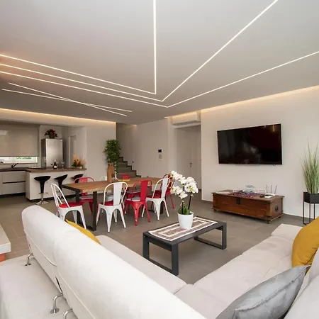 Rosarol Near Medulin For 8 People With Private Pool & Only 800 M From Sea וילה Ližnjan