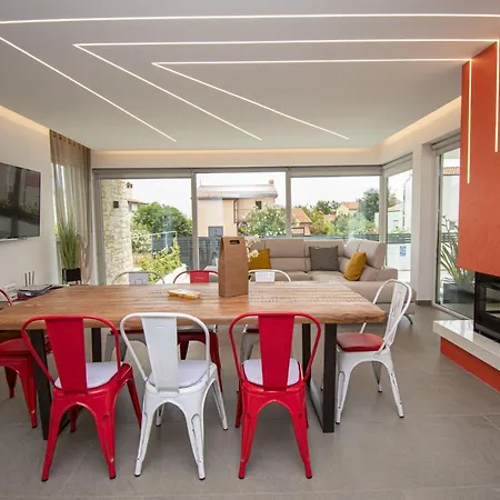 Rosarol Near Medulin For 8 People With Private Pool & Only 800 M From Sea Liznjan