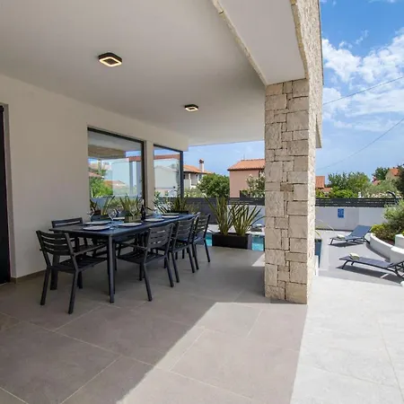 Rosarol Near Medulin For 8 People With Private Pool & Only 800 M From Sea * Liznjan