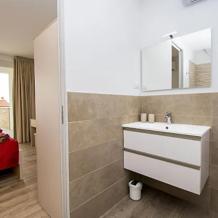 Rosarol Near Medulin For 8 People With Private Pool & Only 800 M From Sea Villa