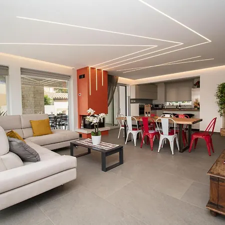 Rosarol Near Medulin For 8 People With Private Pool & Only 800 M From Sea Villa Liznjan