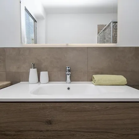 Rosarol Near Medulin For 8 People With Private Pool & Only 800 M From Sea
