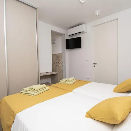 Rosarol Near Medulin For 8 People With Private Pool & Only 800 M From Sea Villa