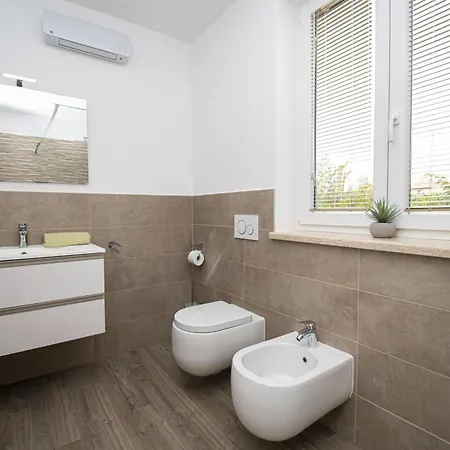 Rosarol Near Medulin For 8 People With Private Pool & Only 800 M From Sea *
