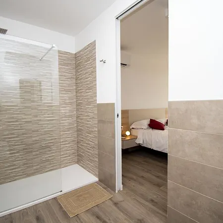 Rosarol Near Medulin For 8 People With Private Pool & Only 800 M From Sea Liznjan
