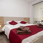 Rosarol Near Medulin For 8 People With Private Pool & Only 800 M From Sea *