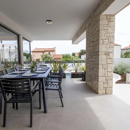 Villa Rosarol Near Medulin For 8 People With Private Pool & Only 800 M From Sea *
