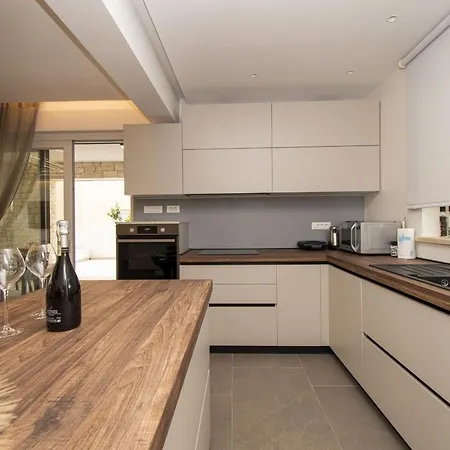 빌라 Rosarol Near Medulin For 8 People With Private Pool & Only 800 M From Sea *